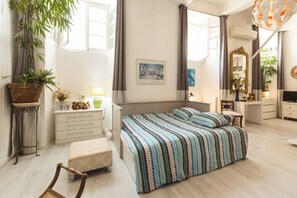 5 soverom, skrivebord, lydisolert og strykejern/-brett