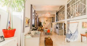 Televisor, reproductor de DVD i estèreo 