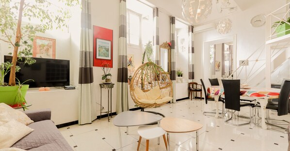 TV, lettore DVD, impianto stereo