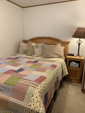 2 bedrooms, iron/ironing board, bed sheets
