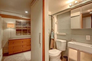 Shower, hair dryer, towels, toilet paper