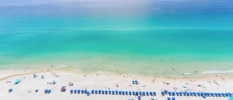 En la playa, bar en la playa