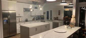 5エーカー以上のプールとスパを備えた広々としたソノマゲーテッドリトリート