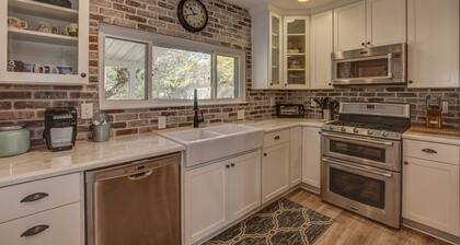 3 bathrooms! Walk to Dwntwn!