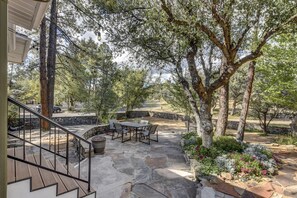 Outdoor dining - 3 bathrooms! Walk to Dwntwn! (Prescott)