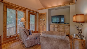 Smart TV, caminetto, videogiochi, lettore DVD