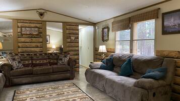 Smart TV, reproductor de DVD, libros y videoteca