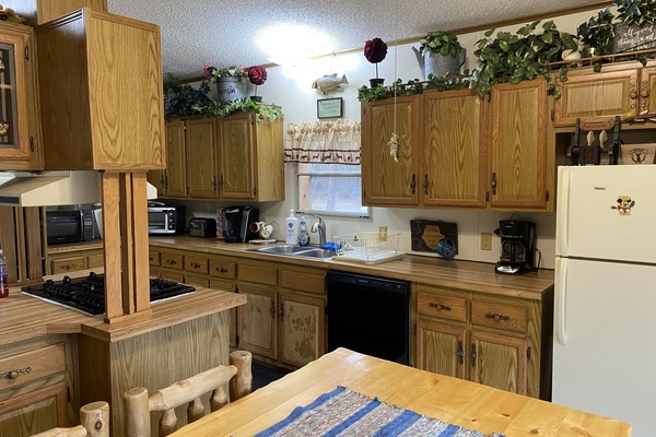 Frigorifero, microonde, forno, piano cottura