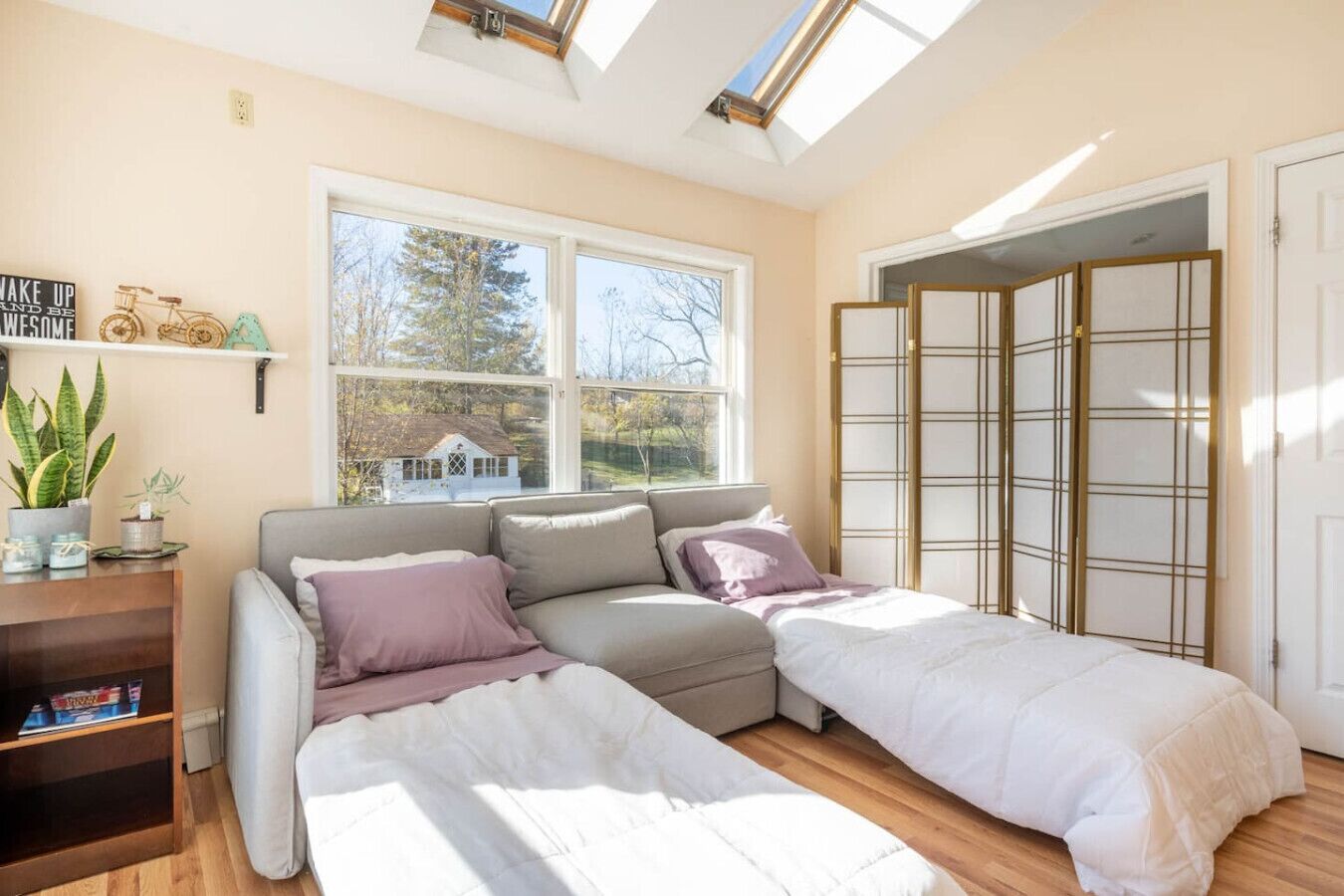 8 室のベッドルーム、デスク、アイロン / アイロン台、旅行用ベビーベッド