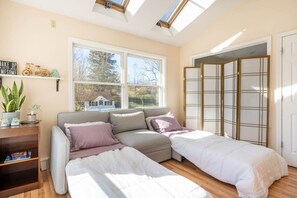 8 habitaciones, escritorio y tabla de planchar con plancha 