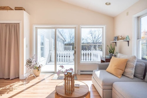 Warm Escape, Wood Stove, HotTub, Pets, <1 Hr NYC