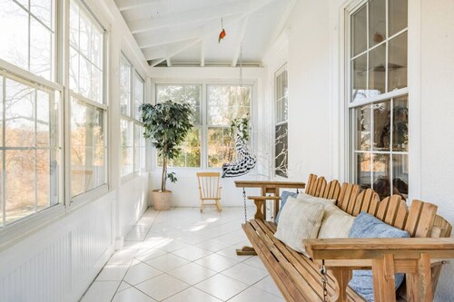 Warm Escape, Wood Stove, HotTub, Pets, <1 Hr NYC