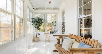 Warm Escape, Wood Stove, HotTub, Pets, <1 Hr NYC