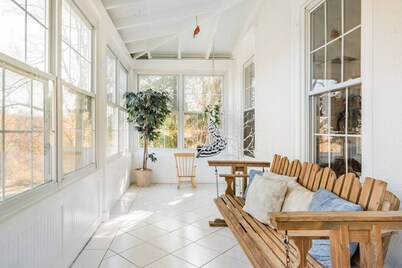 Warm Escape, Wood Stove, HotTub, Pets, <1 Hr NYC