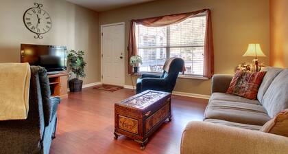 1-bedroom condo steps to the Island at Pigeon Forge