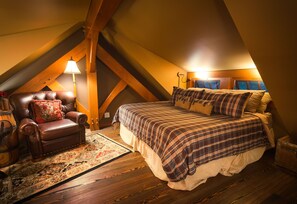 2 bedrooms, iron/ironing board, free WiFi, bed sheets - The Rustic West Meets Oceanfront Estate (Nanoose Bay)