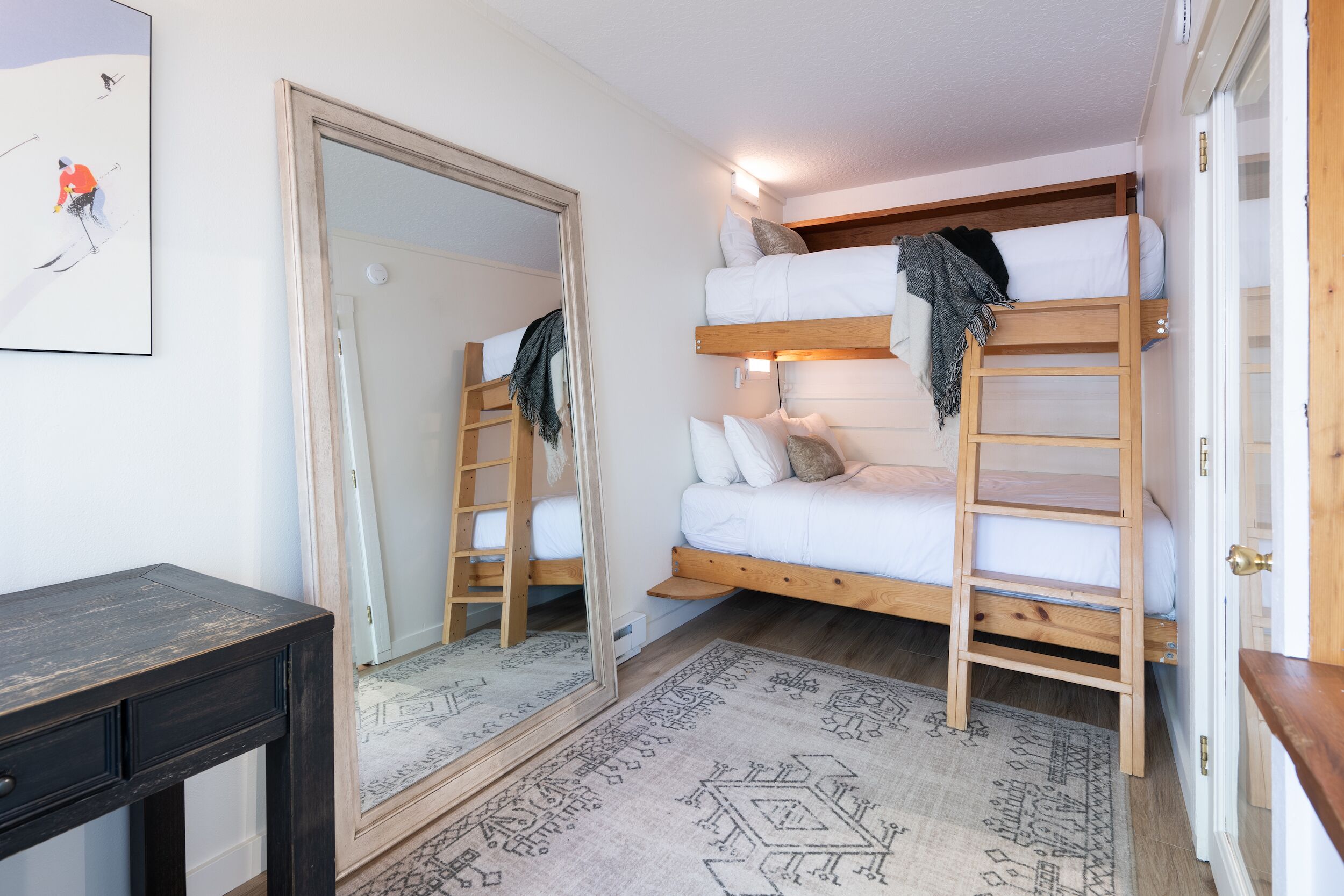 2 bedrooms, desk, iron/ironing board, WiFi