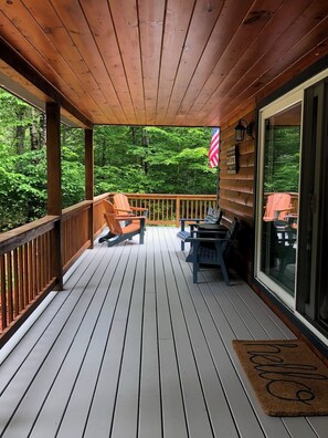 Terrace/patio - Outstanding Pet Friendly Family Retreat on Frye Island in Sebago Lake sleeps 7 (Frye Island)
