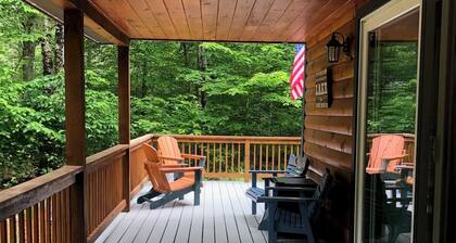 Outstanding Pet Friendly Family Retreat on Frye Island in Sebago Lake sleeps 7