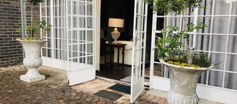 Solar powered. Large Garden Apartment, Central & Secure Neighbourhood. 