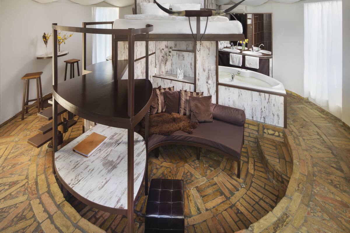 Luxury Yurt | Minibar, in-room safe, desk, WiFi (free)