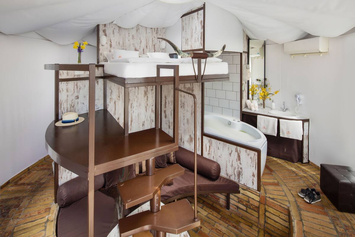 Deluxe Yurt, Jetted Tub, Garden View | Minibar, in-room safe, desk, WiFi (free)