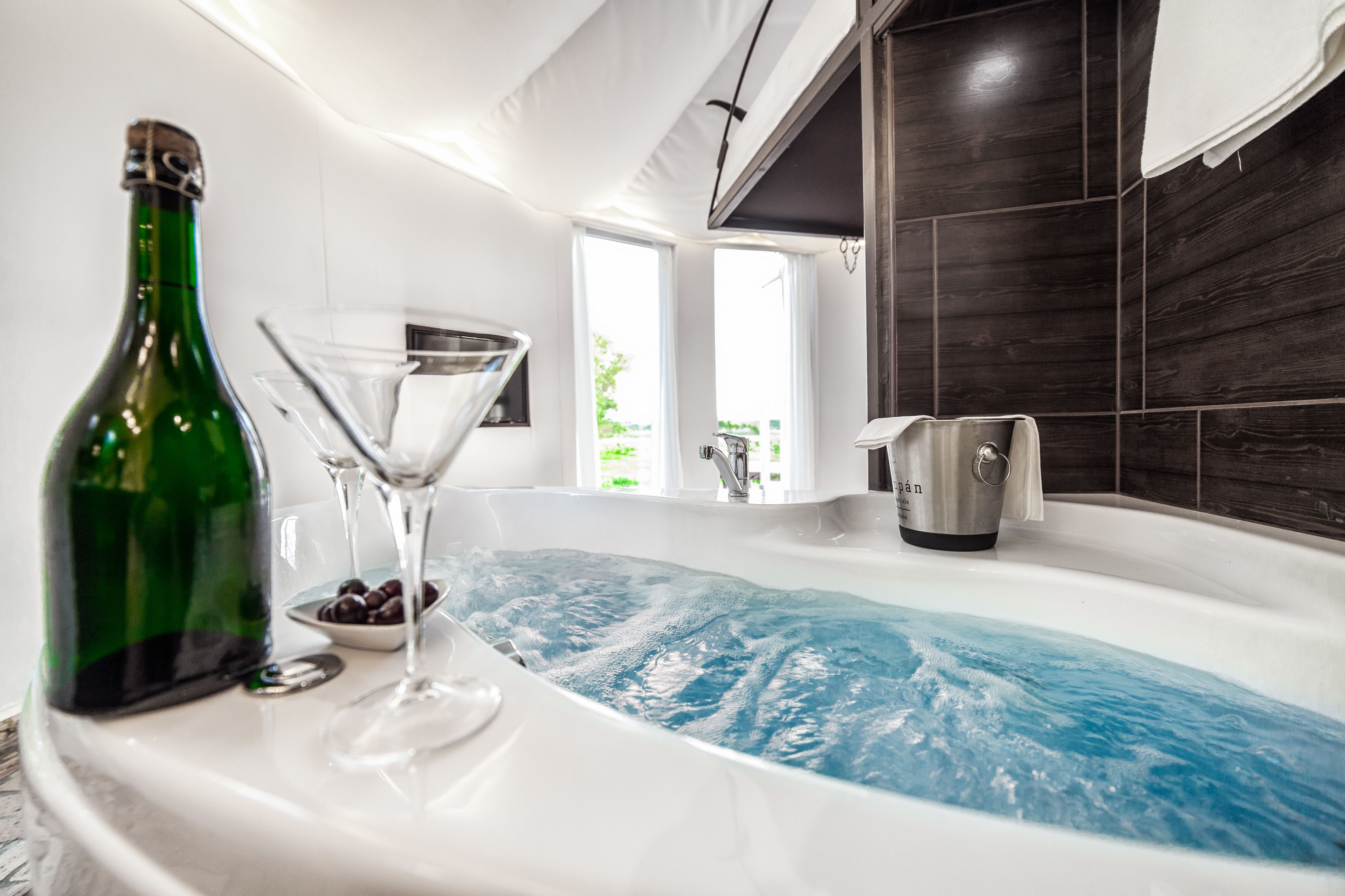 Luxury Yurt | Whirlwanne