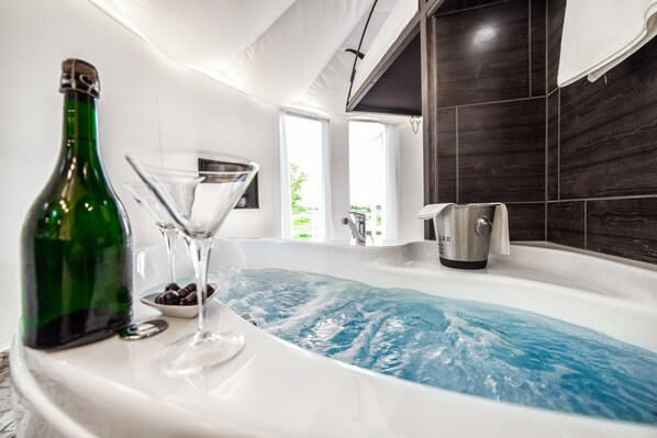 Luxury Yurt | Boblebad