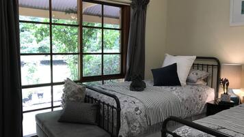 3 habitaciones, escritorio, tabla de planchar con plancha y wifi gratis