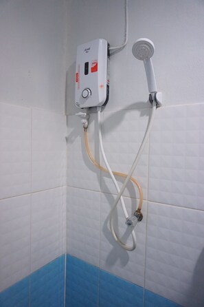 Standard Room | Bathroom shower - Ing Phu Resort (Dan Sai)