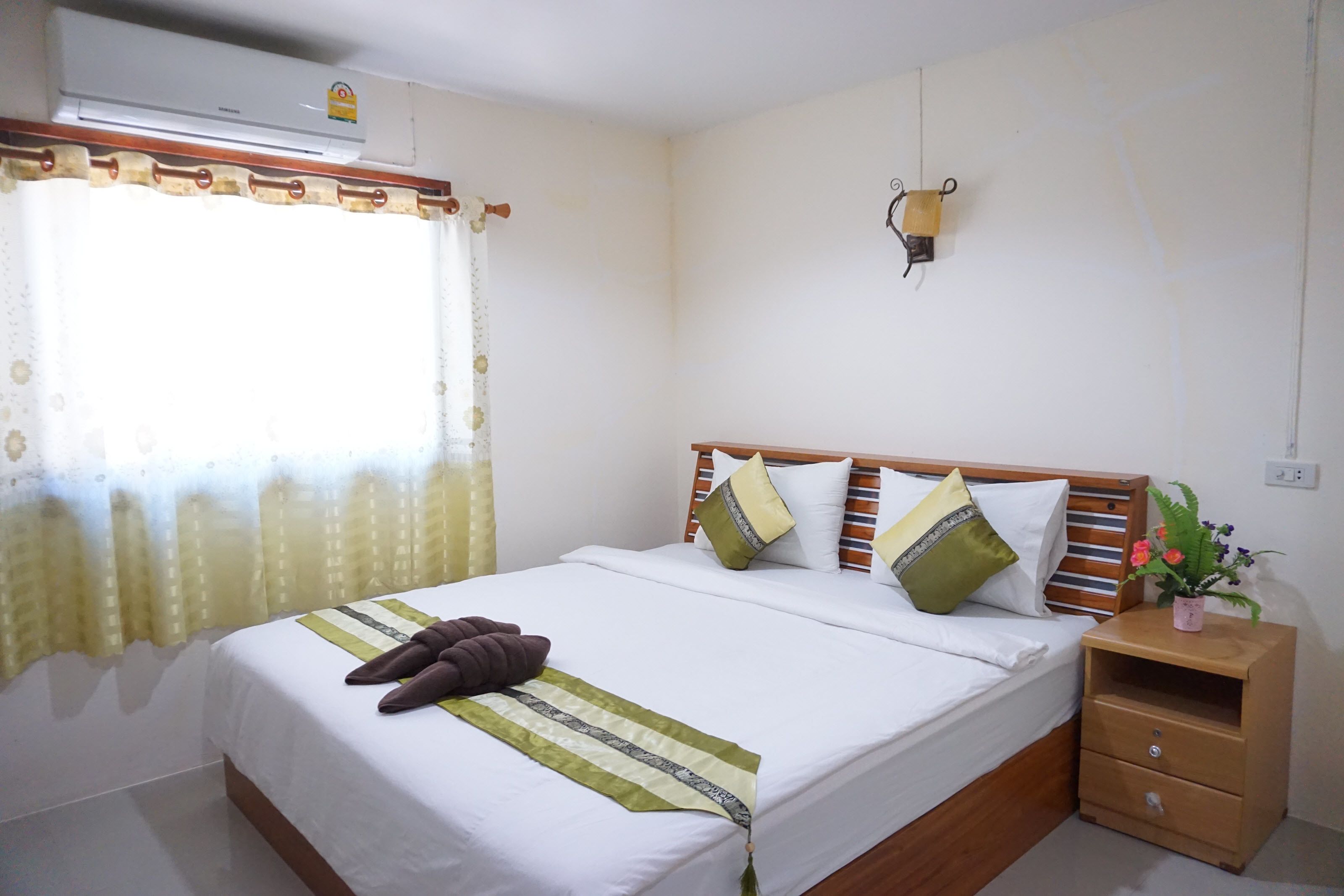 Bungalow | Desk, free WiFi