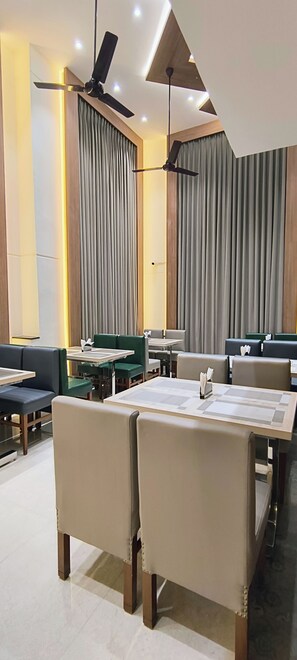 매일 뷔페 아침 식사(1인당 INR 200)