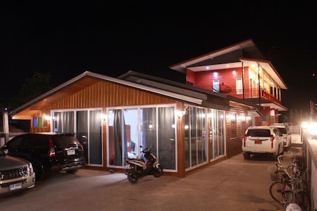 Exterior. Baan Plernphat 1