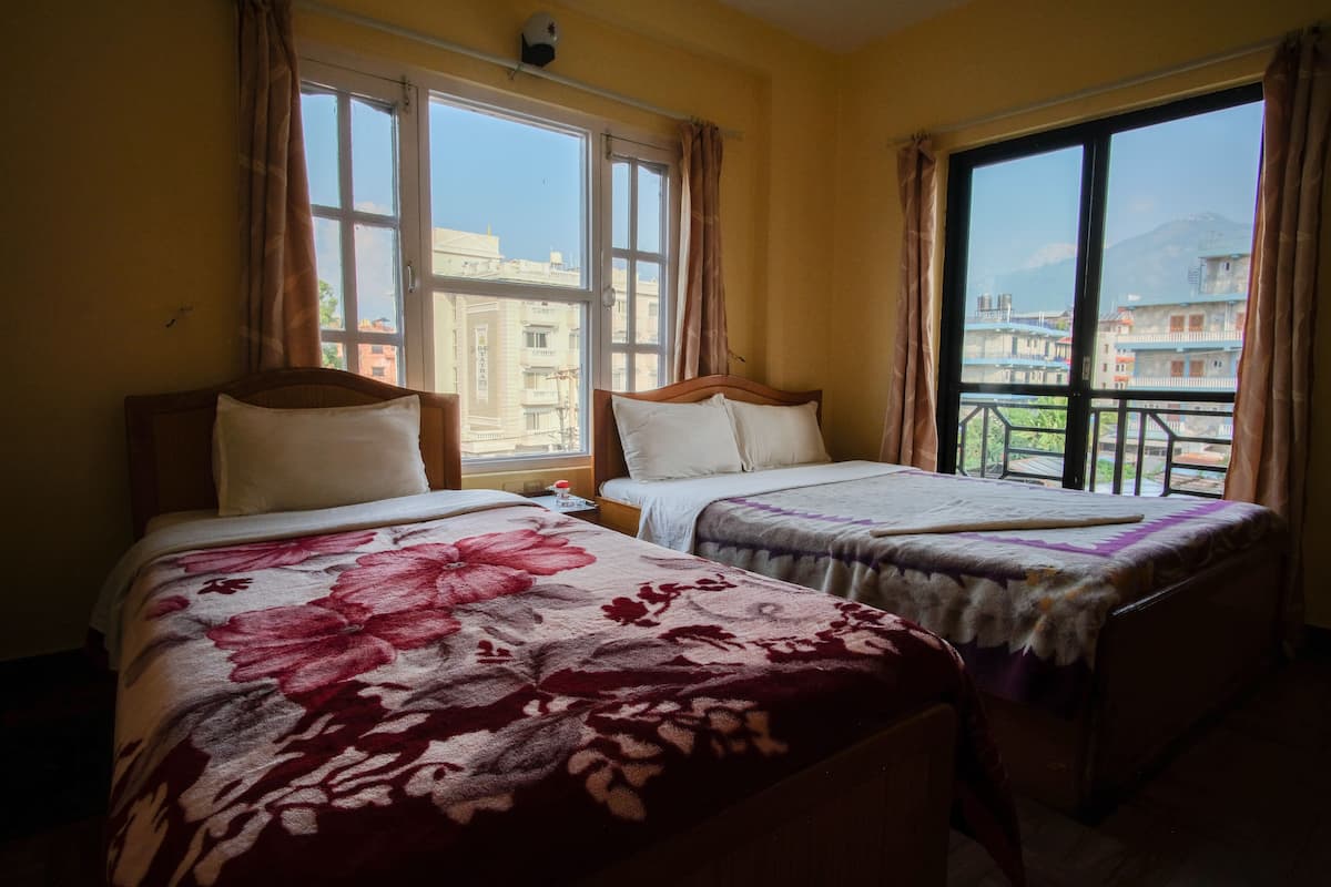 Standard Triple Room | Desk, free WiFi
