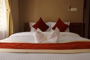 2 habitaciones, caja de seguridad en la habitación y escritorio 