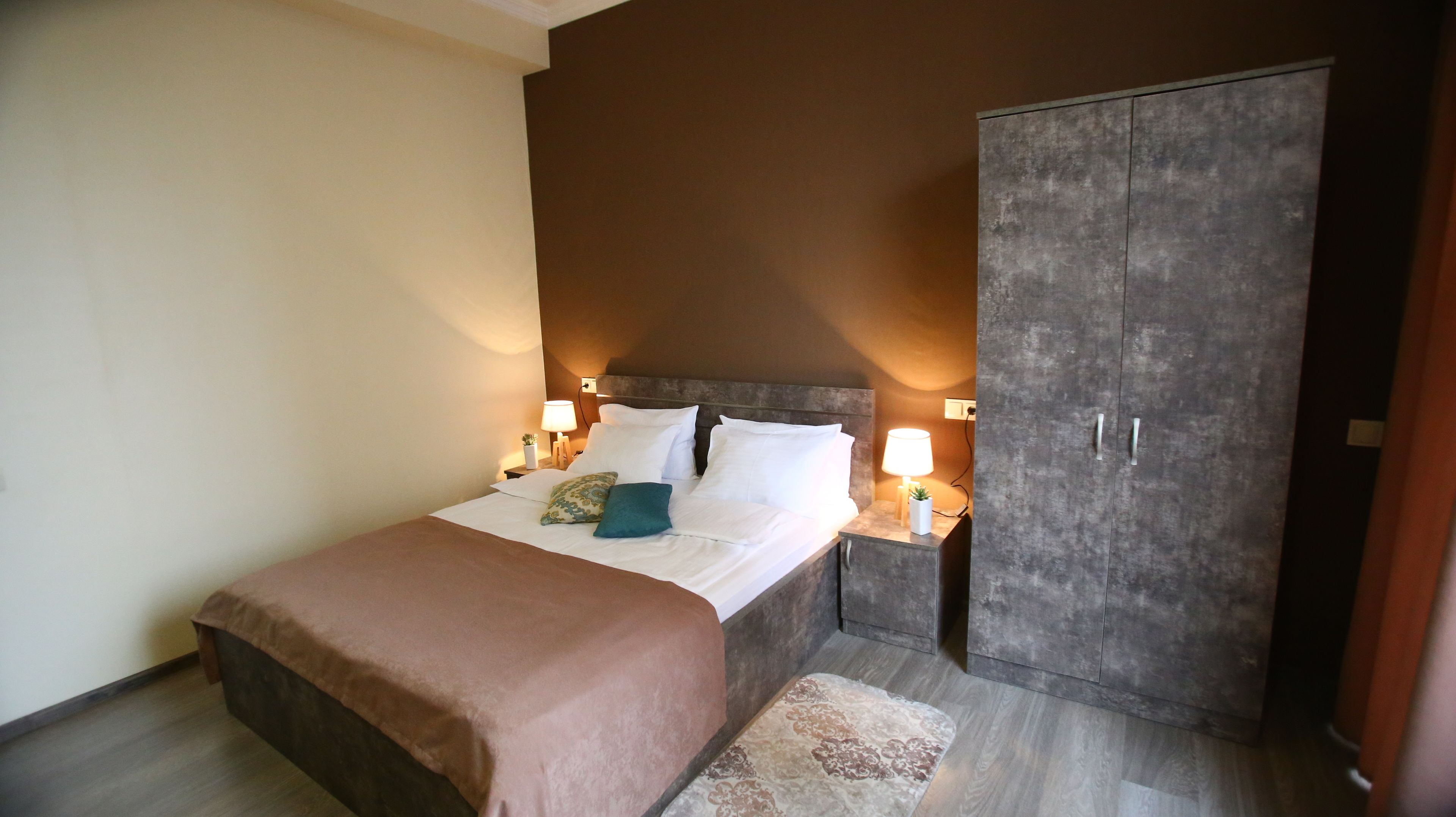 Ropa de cama de alta calidad y escritorio 