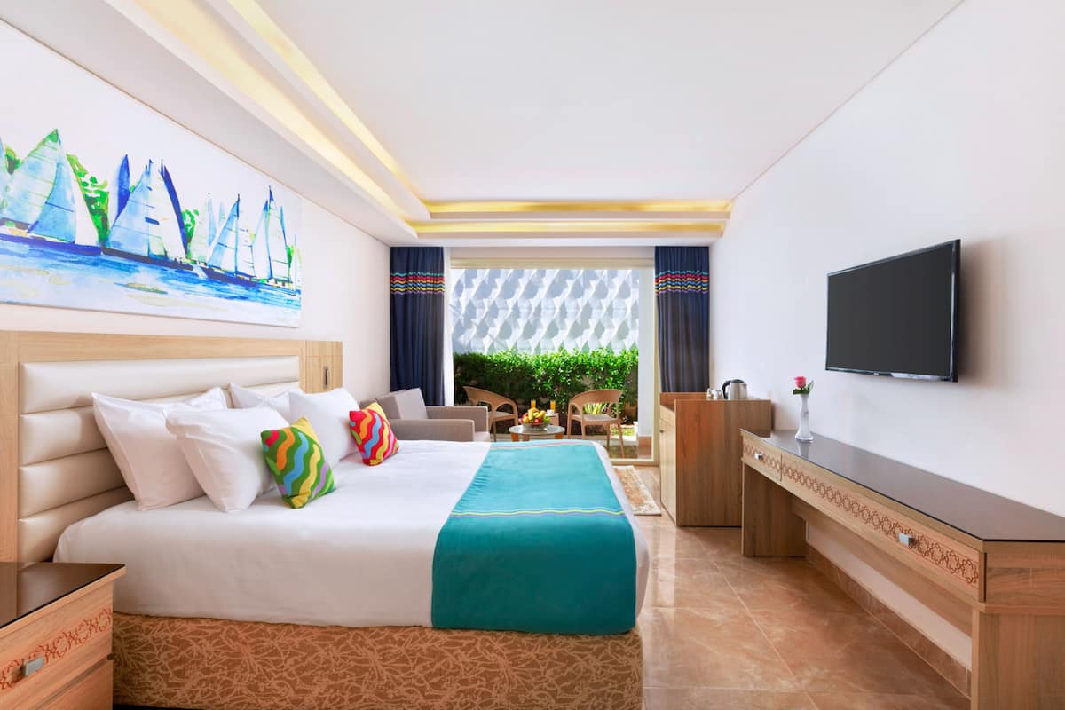 1 bedroom, premium bedding, minibar, in-room safe