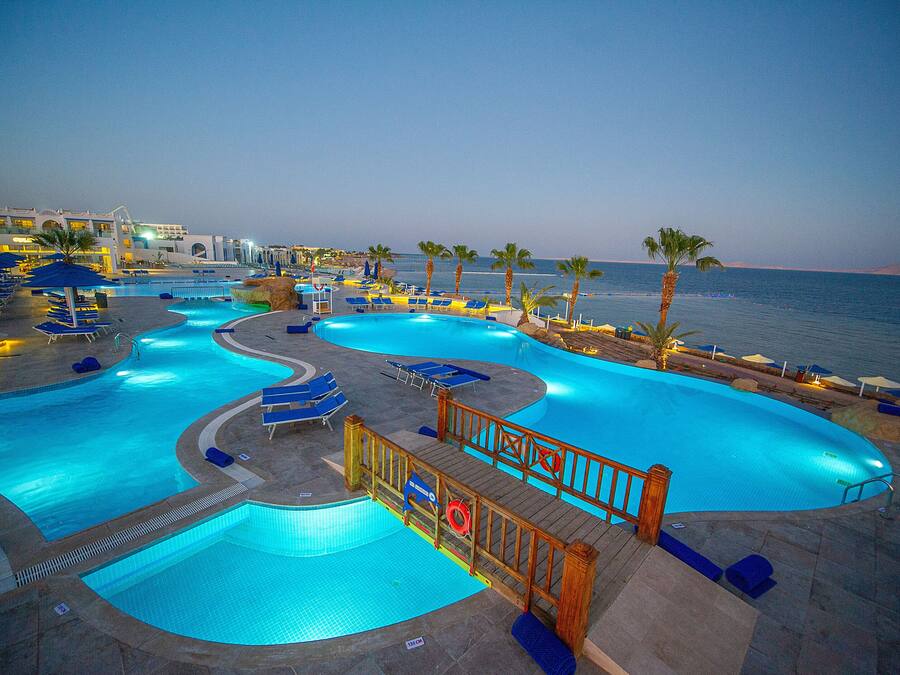 Private beach, water skiing, windsurfing, beach bar