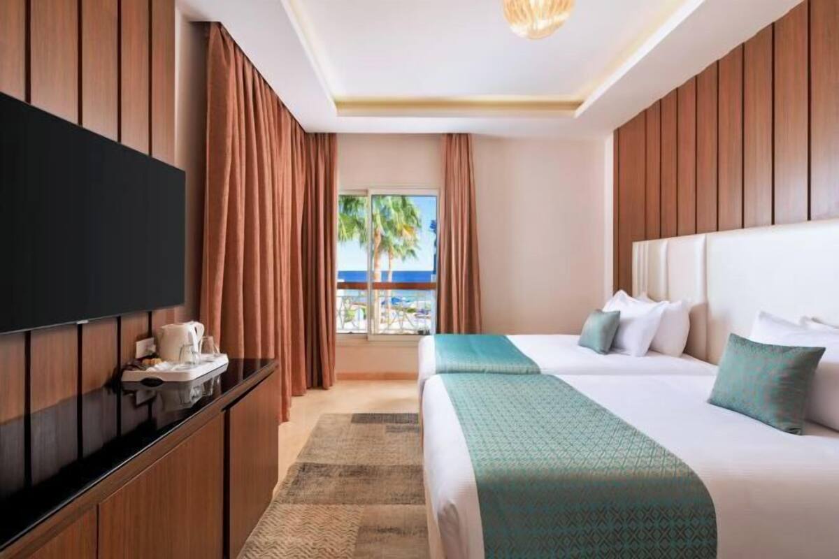 Ropa de cama de alta calidad, minibar, caja fuerte y escritorio