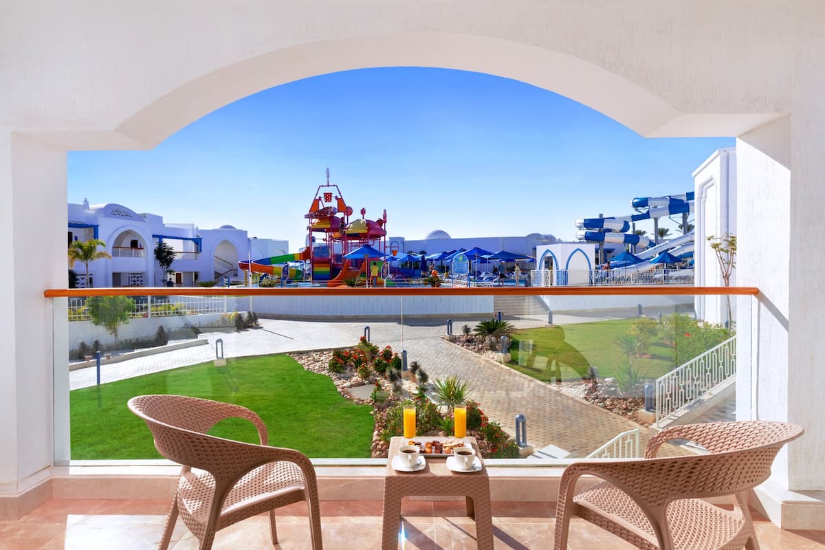 Family Room with Sea View | 1 ห้องนอน, เครื่องนอนระดับพรีเมียม, มินิบาร์, ตู้นิรภัยในห้องพัก