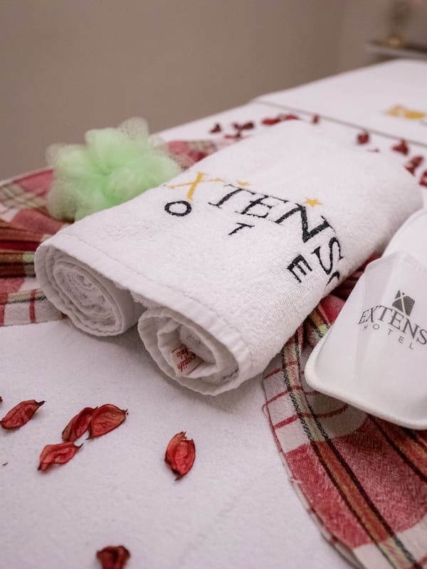 Phòng tắm hơi, chăm sóc da mặt, dịch vụ massage
