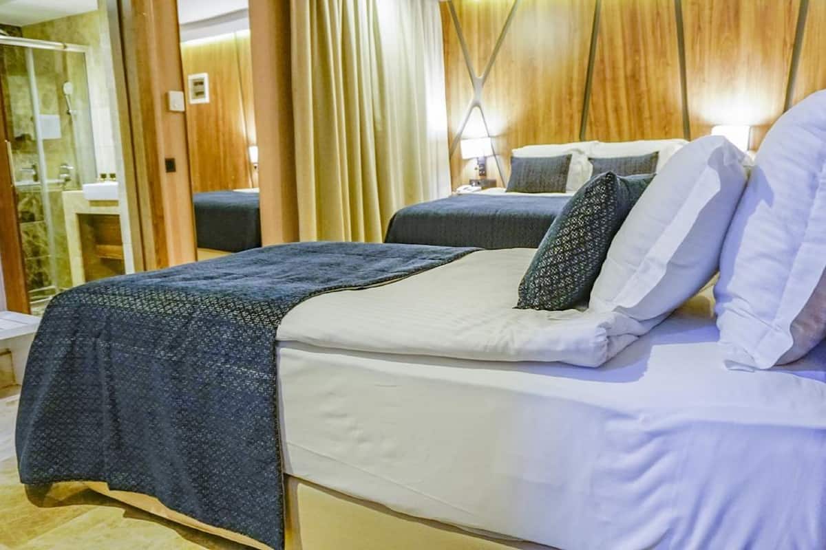 Family Room, 1 Bedroom | Premium bedding, minibar, in-room safe, desk