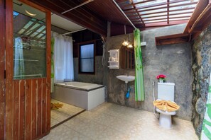 Deluxe Bungalow with Balcony | Bathroom | Combined shower/bathtub, deep-soaking bathtub, free toiletries - Kanya Cozy Bungalows Kata Beach (Karon)