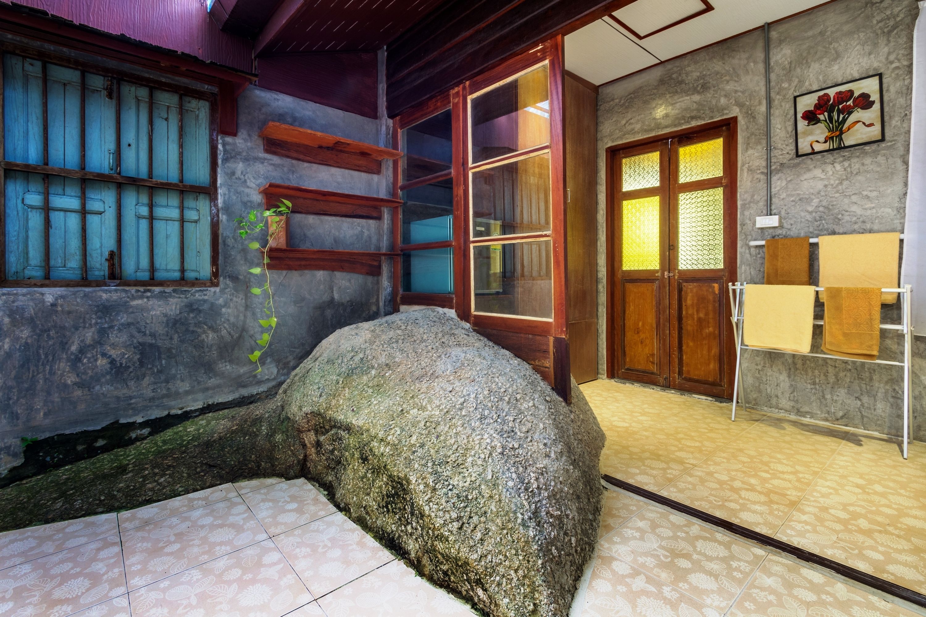 Deluxe Bungalow with Balcony | 浴室 | 淋浴/盆浴组合、深泡浴缸、免费洗浴用品、吹风机