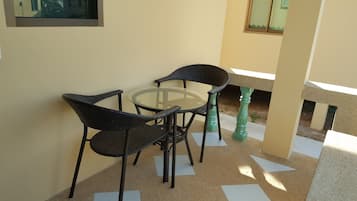 1-Bedroom Vacation Home | Balkoni