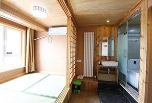 Tatami Room | Desk, blackout drapes, free WiFi - Weihai Fig Boutique Inn (Weihai)