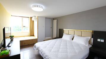 Standard Double Room | Desk, blackout drapes, free WiFi
