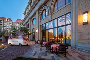 Restaurant - Crowne Plaza Qingdao Oriental Movie Metropolis by IHG (Qingdao)