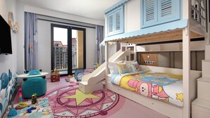 A children's bedroom with bunk beds, a play area, and a large window. - Crowne Plaza Qingdao Oriental Movie Metropolis by IHG (Qingdao)