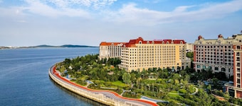 Crowne Plaza Qingdao Oriental Movie Metropolis by IHG